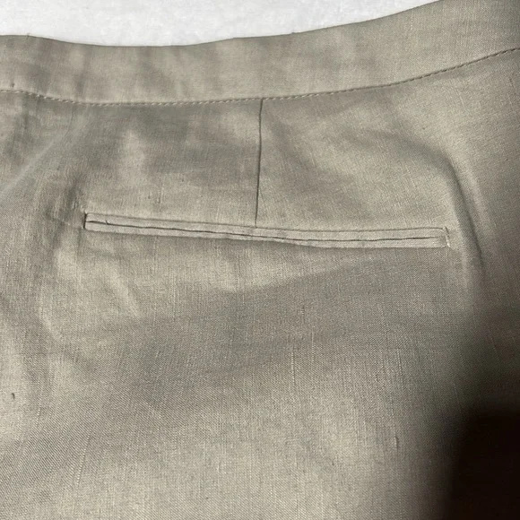 Elie Tahari woman’s linen Bermuda Short. Size 8. NWOT - Picture 4 of 12